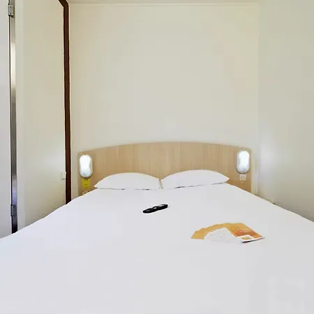 Premiere Classe Lyon Genay - Hotel